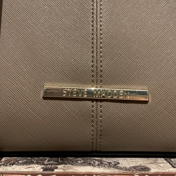 Steven Madden Grey Taupe Purse - Picture 2 of 3